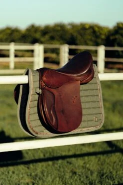 Horze Munich Vielseitigkeitsschabracke Mit Metall-Detail -Pferdebedarf Angebote 17402 OVGR 4