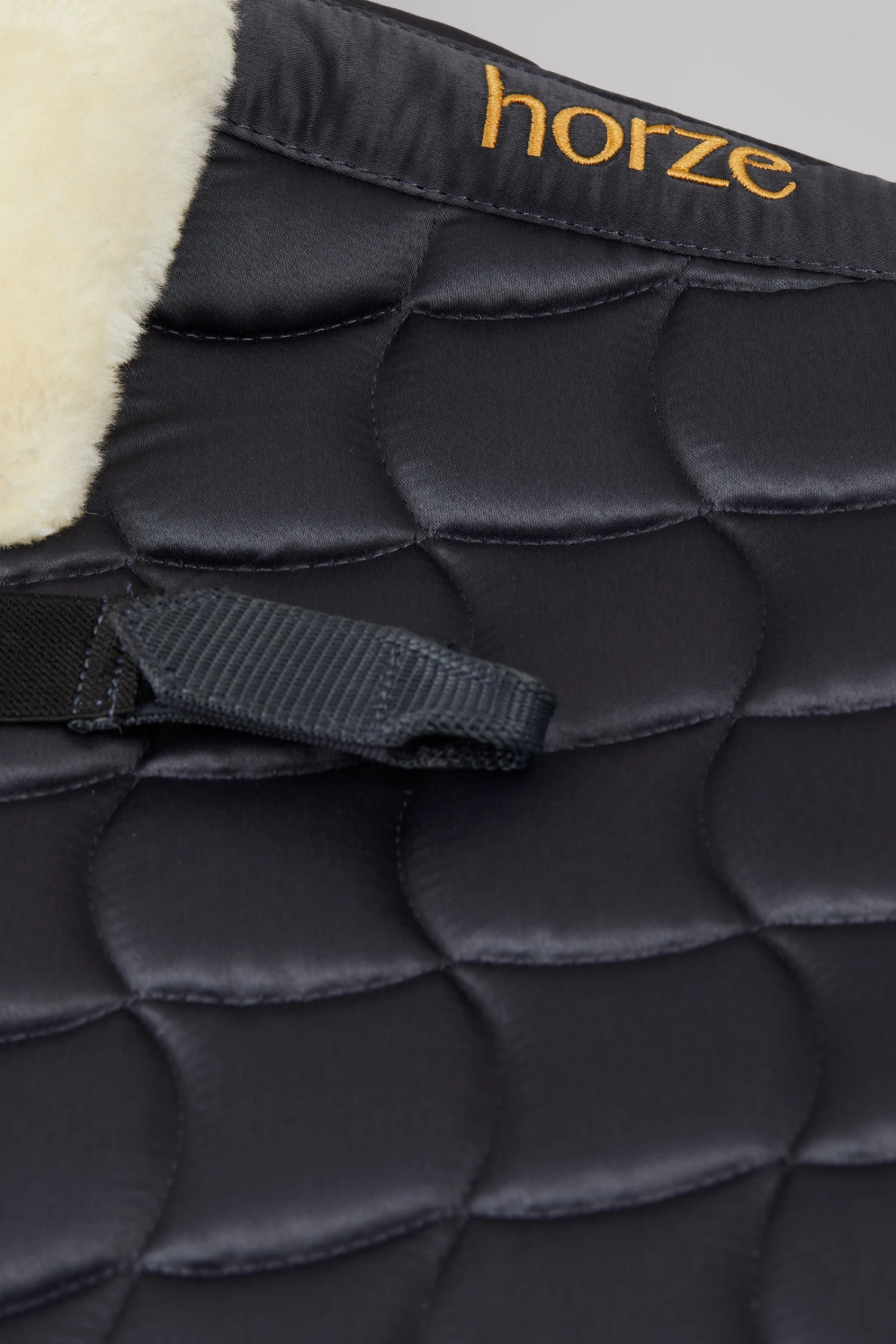 Horze Houston Dressurschabracke Mit Kunstfell 7 Horze Houston Dressurschabracke Mit Kunstfell – Bild 7