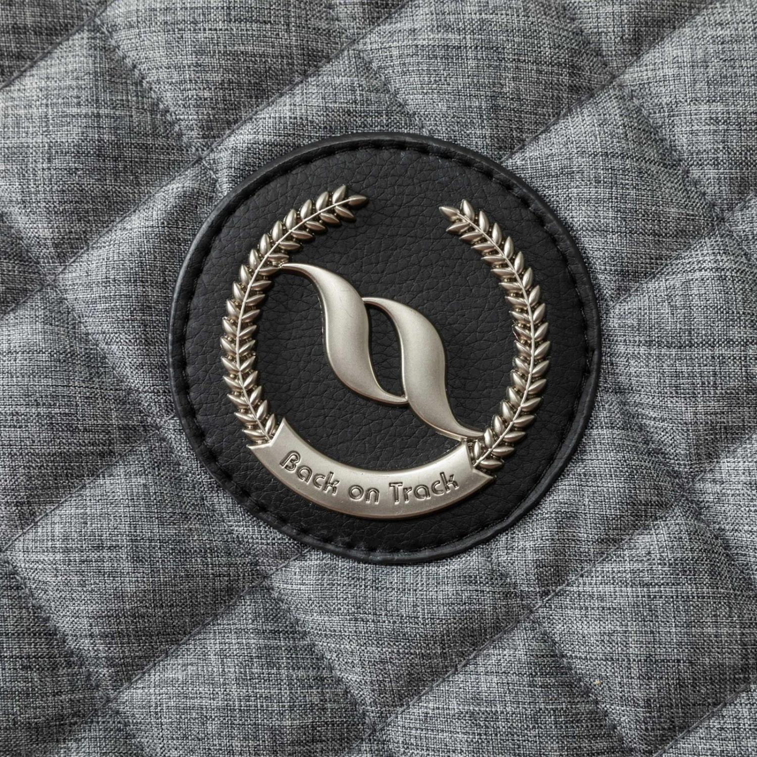 Back On Track Haze Kollektion Gesteppte Stalldecke, 200g (125-135cm) 12 Back On Track Haze Kollektion Gesteppte Stalldecke, 200g (125-135cm) – Bild 12