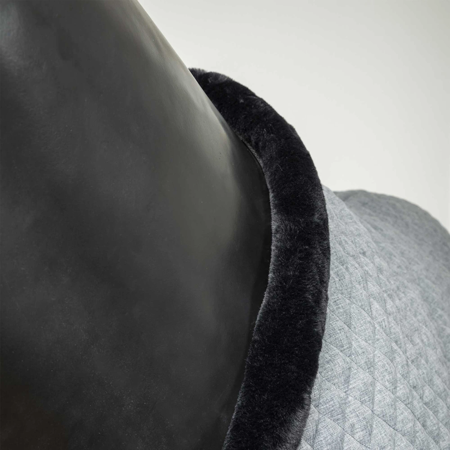 Back On Track Haze Kollektion Gesteppte Stalldecke, 200g (125-135cm) 13 Back On Track Haze Kollektion Gesteppte Stalldecke, 200g (125-135cm) – Bild 13