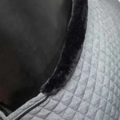 Back On Track Haze Kollektion Gesteppte Stalldecke, 200g (125-135cm) 33 Back On Track Haze Kollektion Gesteppte Stalldecke, 200g (125-135cm) -Pferdebedarf Angebote 333191 G 3