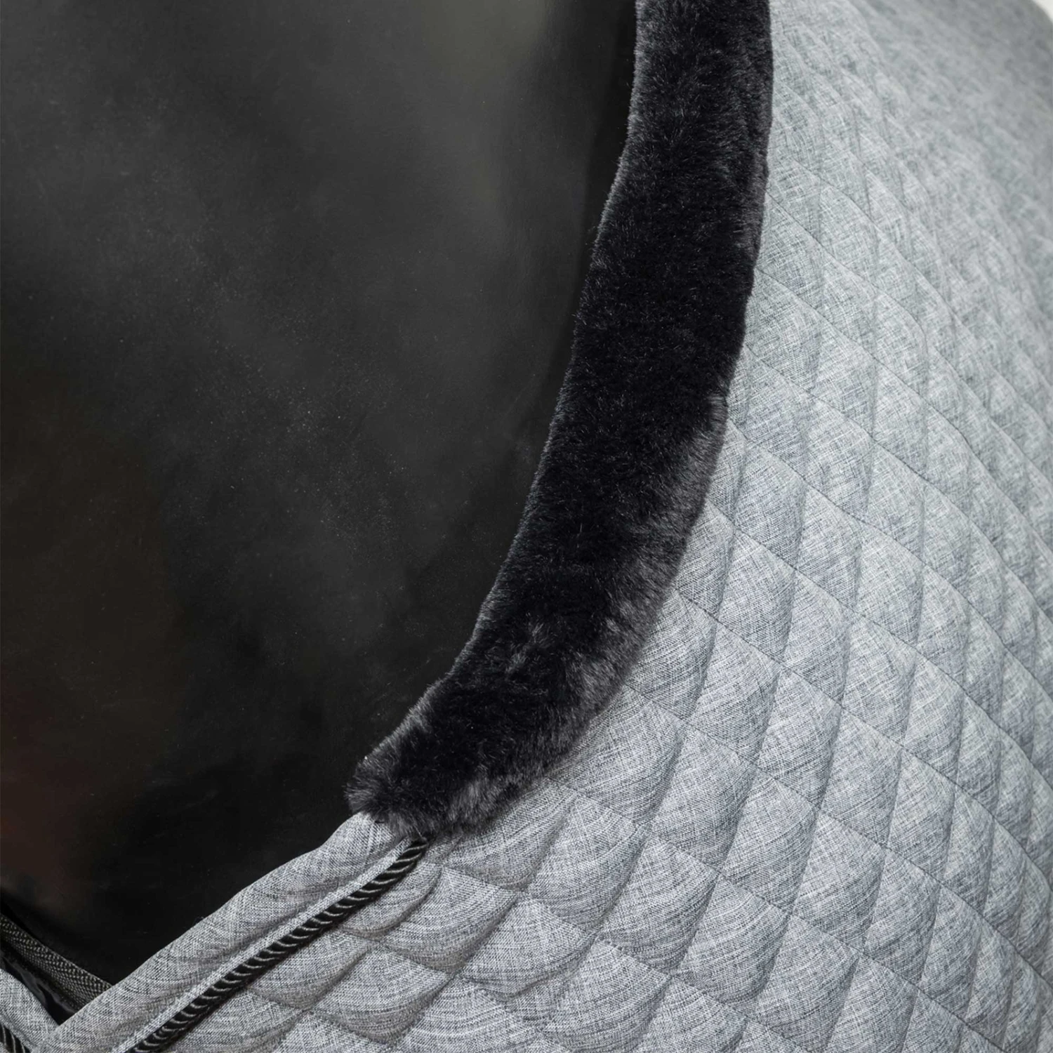 Back On Track Haze Kollektion Gesteppte Stalldecke, 200g (125-135cm) 14 Back On Track Haze Kollektion Gesteppte Stalldecke, 200g (125-135cm) – Bild 14