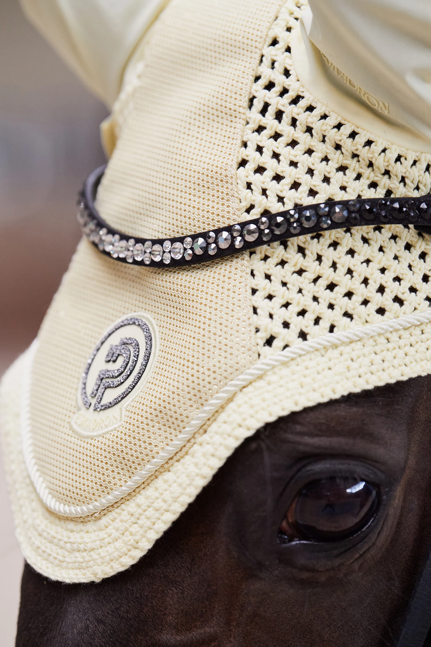 Eskadron Platinum Pure FS23 Glitter Mesh Fliegenhaube 6 Eskadron Platinum Pure FS23 Glitter Mesh Fliegenhaube – Bild 6